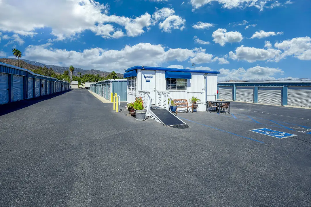 indoor storage unit indoor storage unit